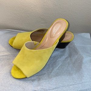 Women's Rockport Total Motion Slide Size 7.5 in yellow Leather Upper Wedge